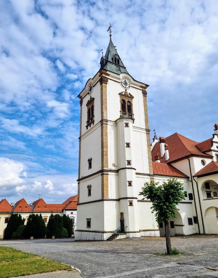 Apartment In A Historical House In The Center Of Levoča Buitenkant foto