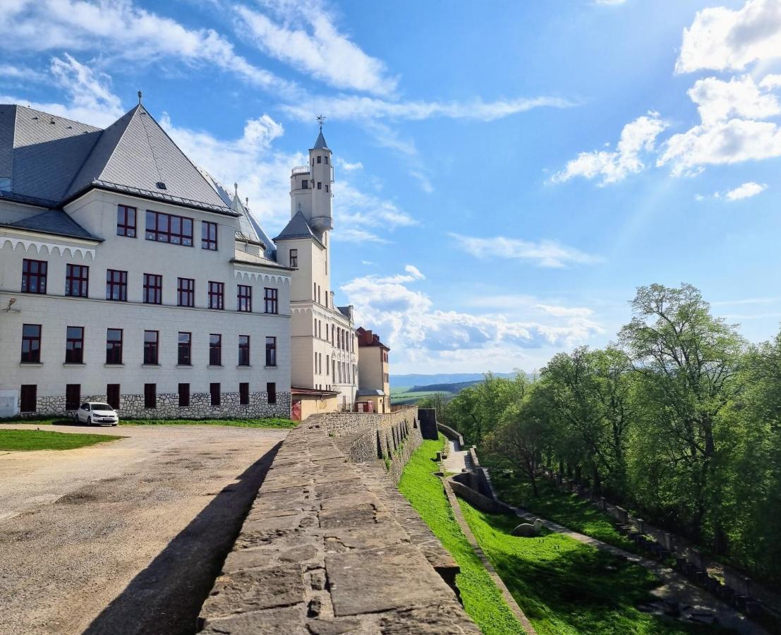 Apartment In A Historical House In The Center Of Levoča Buitenkant foto