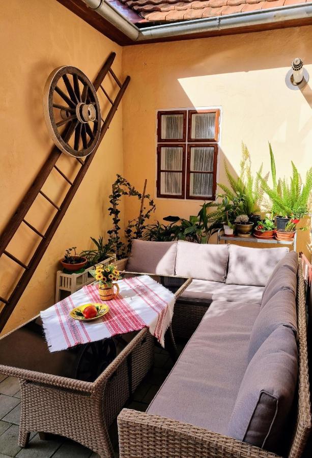 Apartment In A Historical House In The Center Of Levoča Buitenkant foto